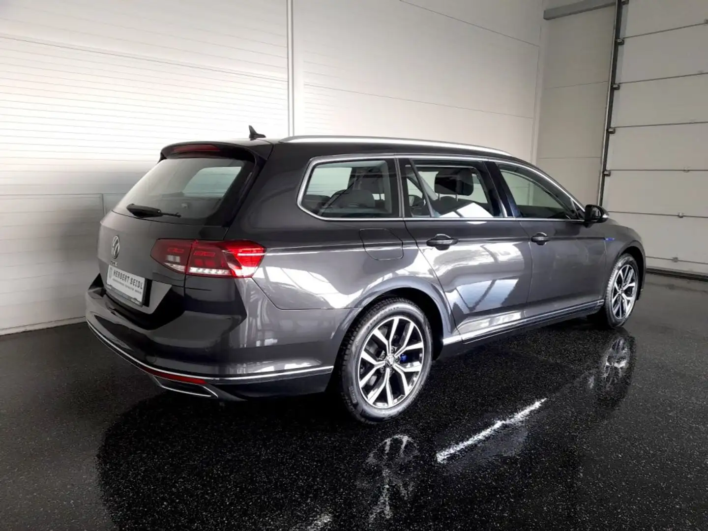 Volkswagen Passat Variant GTE PHEV DSG *SPORTFAHRWERK / 17 ZOLL / LED / NAVI / AHV & KAMERA / ACC / SPORT MASSAGESITZ* Grau - 2