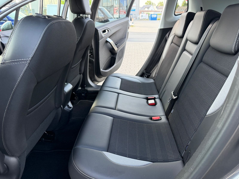 Peugeot 2008 Allure — photo 10