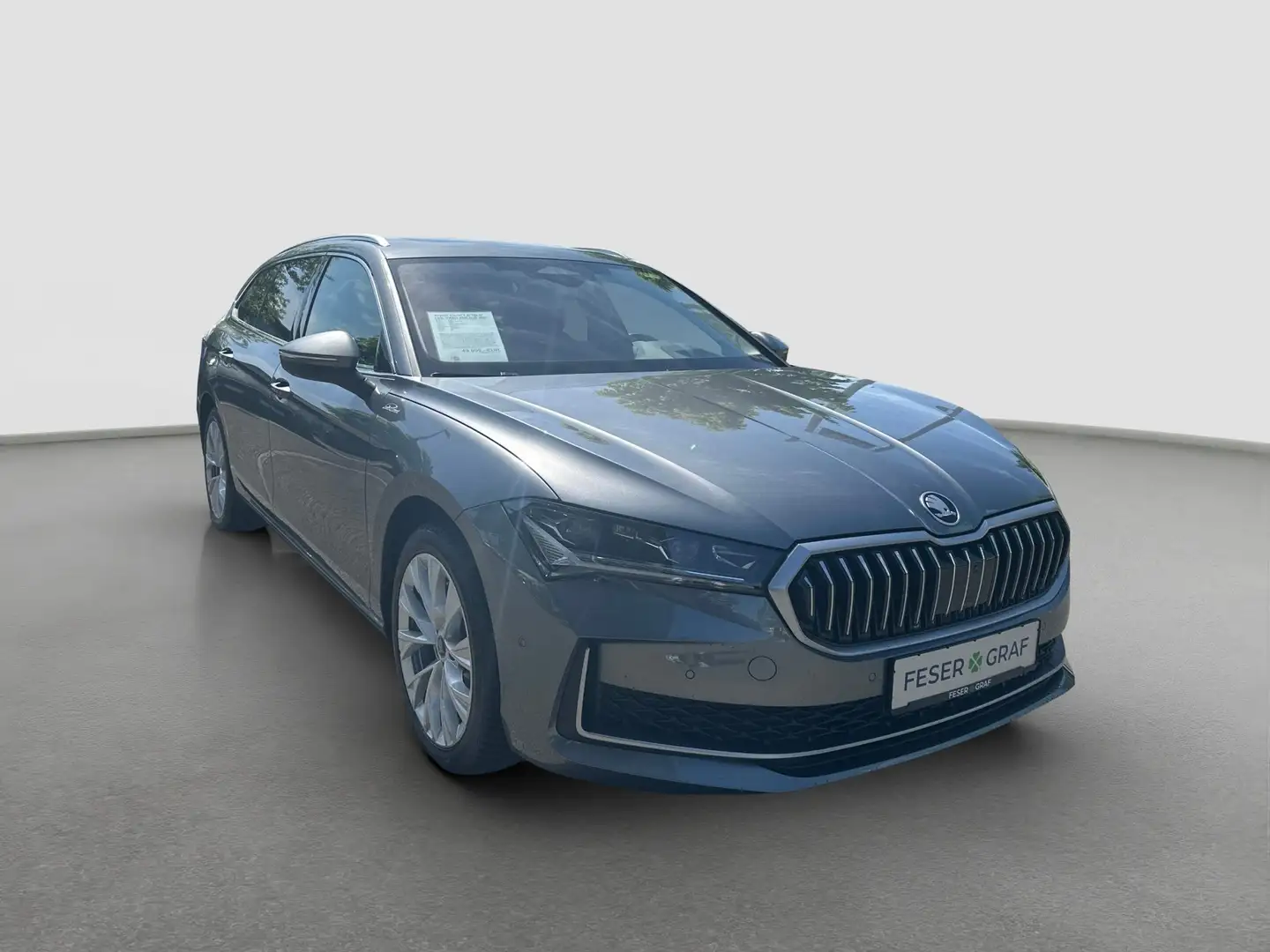 Skoda Superb Combi 1,5l TSI iV L&K *PANO AHK HuD 360°* Grau - 1