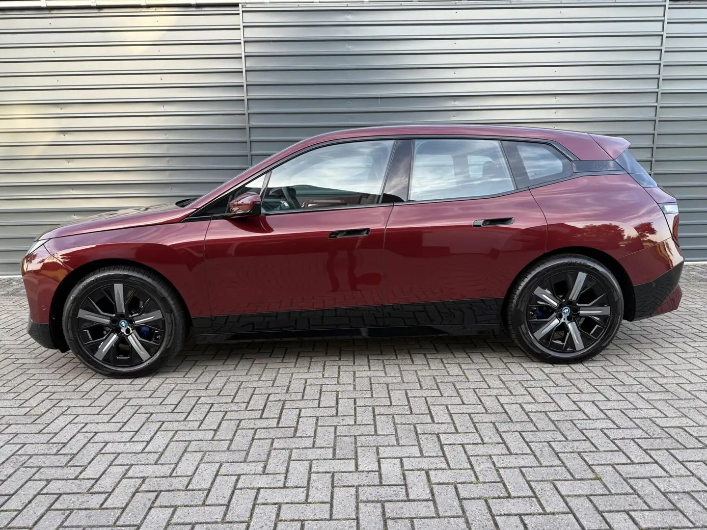 BMW iX xDrive40 High Executive 77 kWh SOH 99% Led v+a Aut Rood - 2