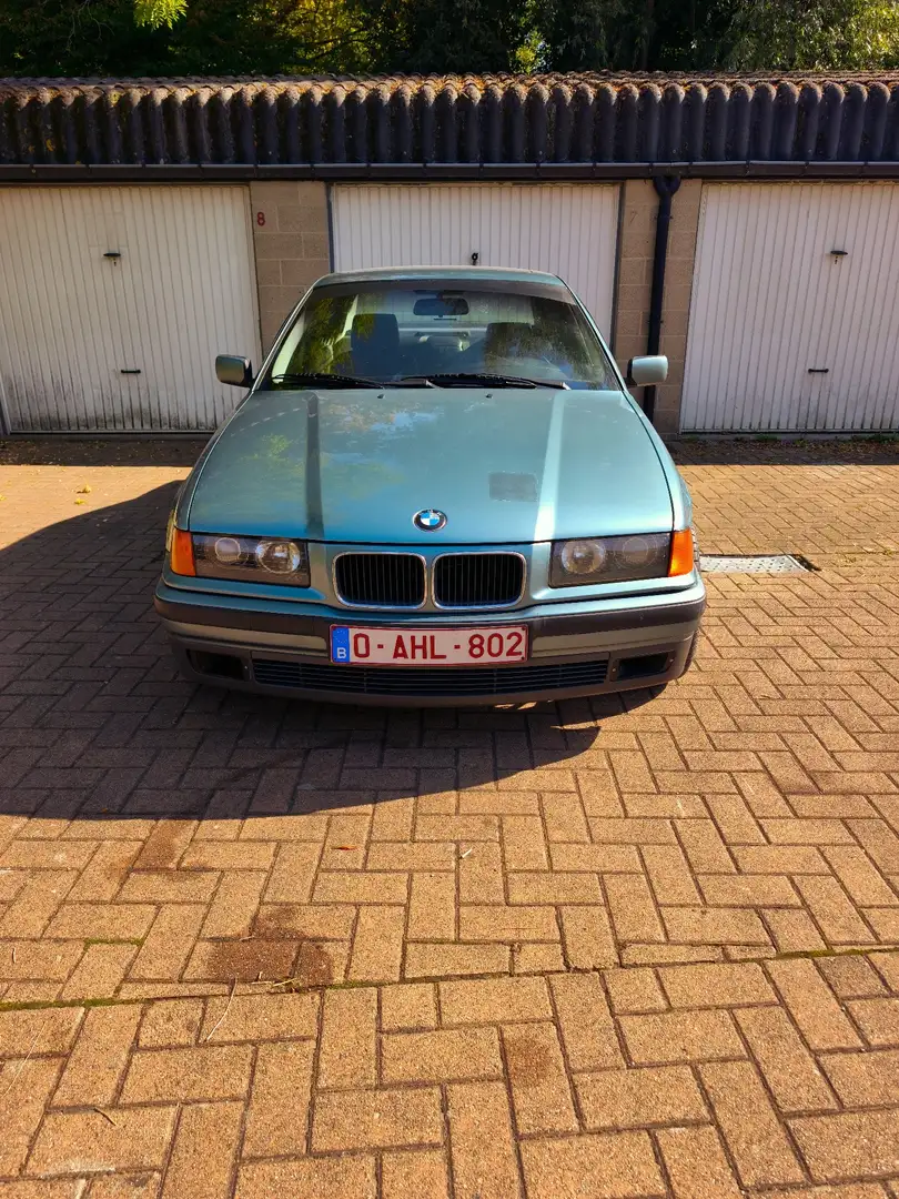 BMW 320 320i - 1