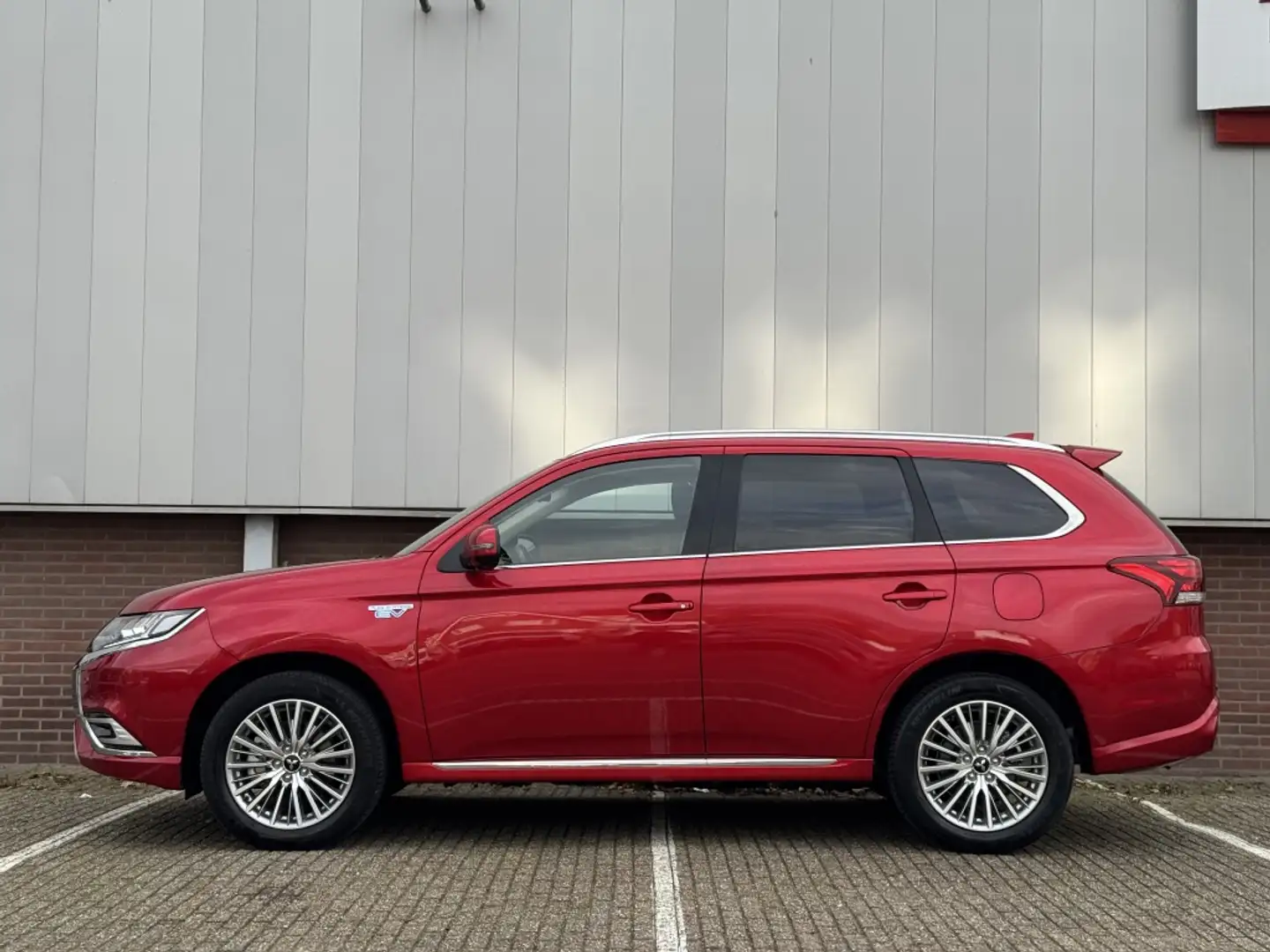 Mitsubishi Outlander 2.4 PHEV Intense+ Rouge - 2