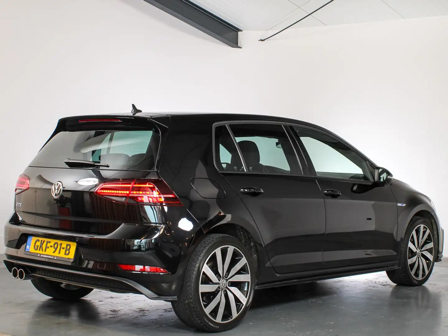 Volkswagen Golf 1.4 TSI PHEV Alcantara, Virtual Cockpit, Apple Car Zwart - 2