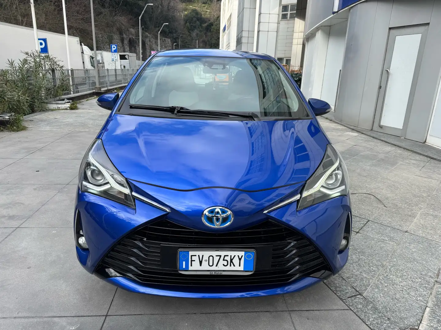 Toyota Yaris 1.5 HYBRID NEOPATENTATI Blu/Azzurro - 2