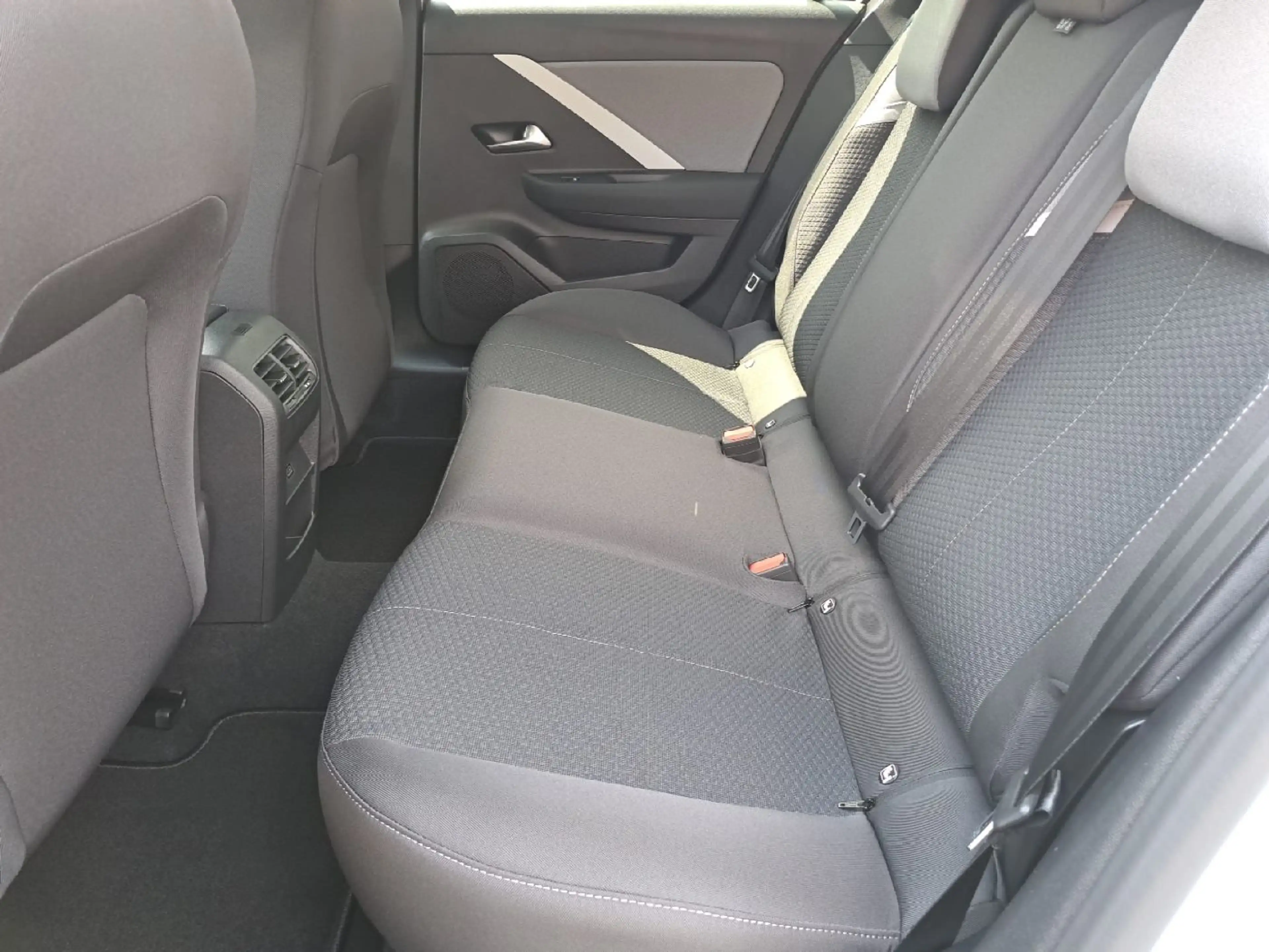 Opel Astra L ST 1.2 Turbo Edition *LED*DAB*SHZ*PDC*AWR — photo 12