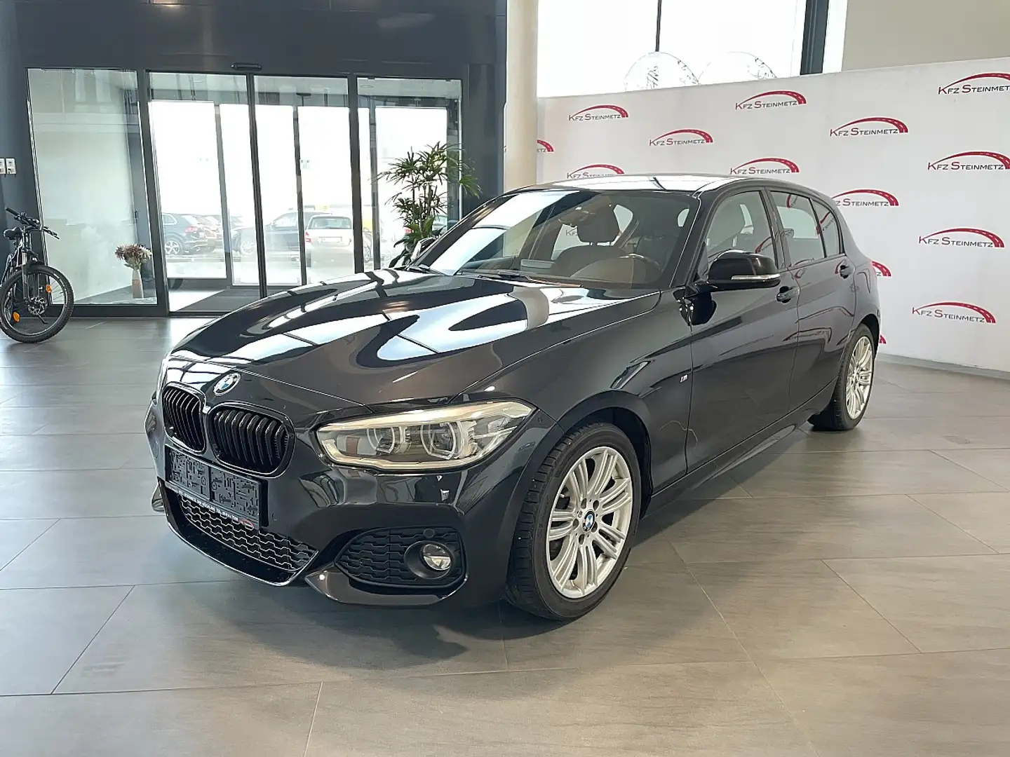 BMW 116 d M Sport Schwarz - 1