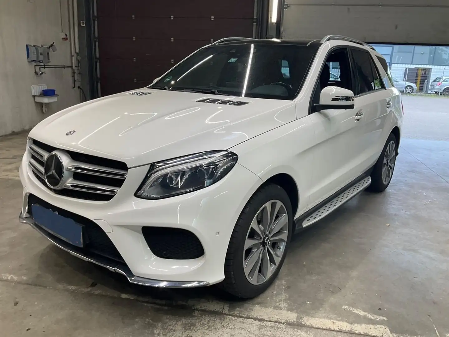 Mercedes-Benz GLE 400 GLE 400 4Matic 9G-TRONIC AMG Line Alb - 1