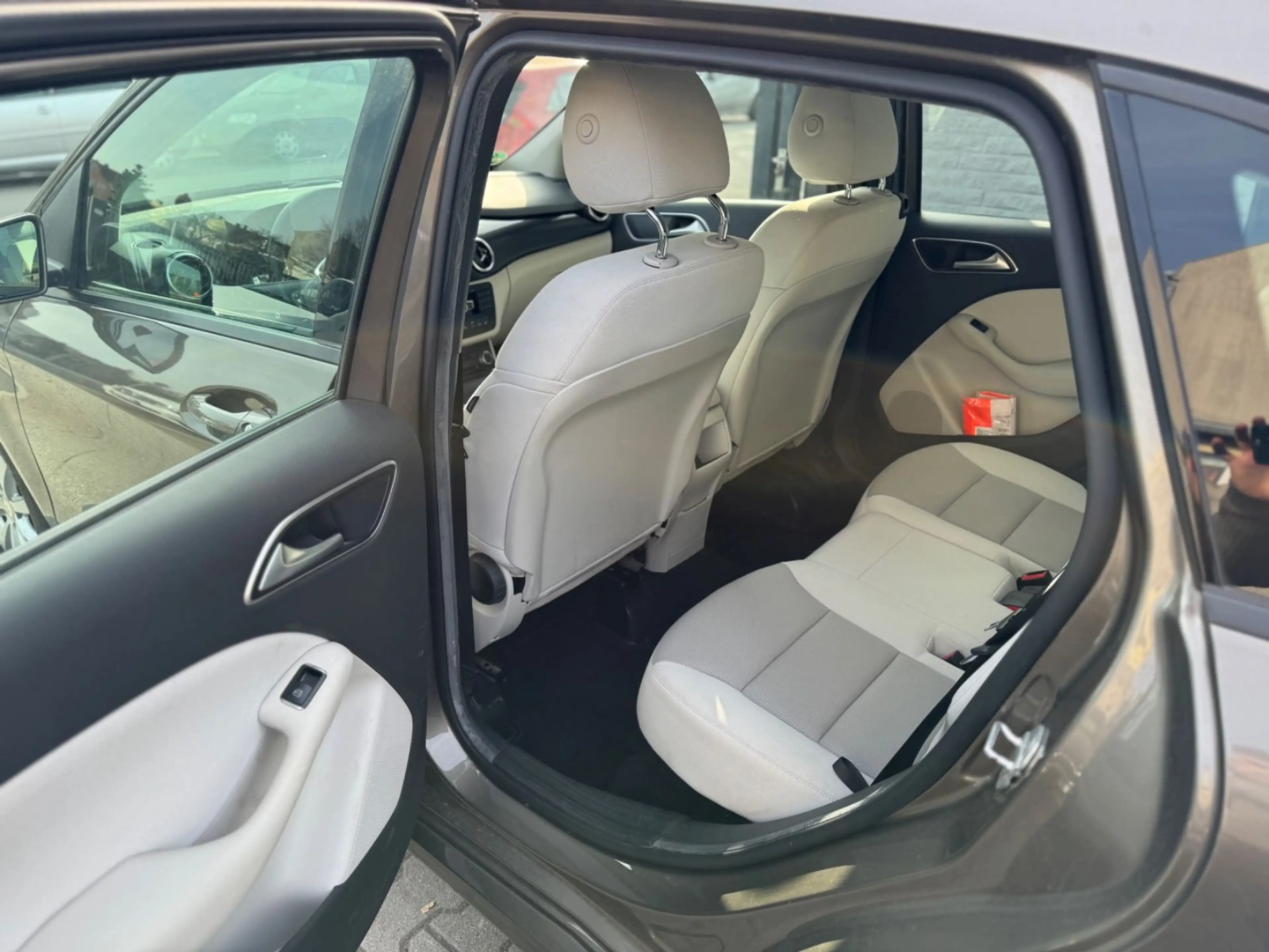 Mercedes-Benz B 220 CDI / d Aut. Xenon KAMERA NAVI 1.HAND — photo 9
