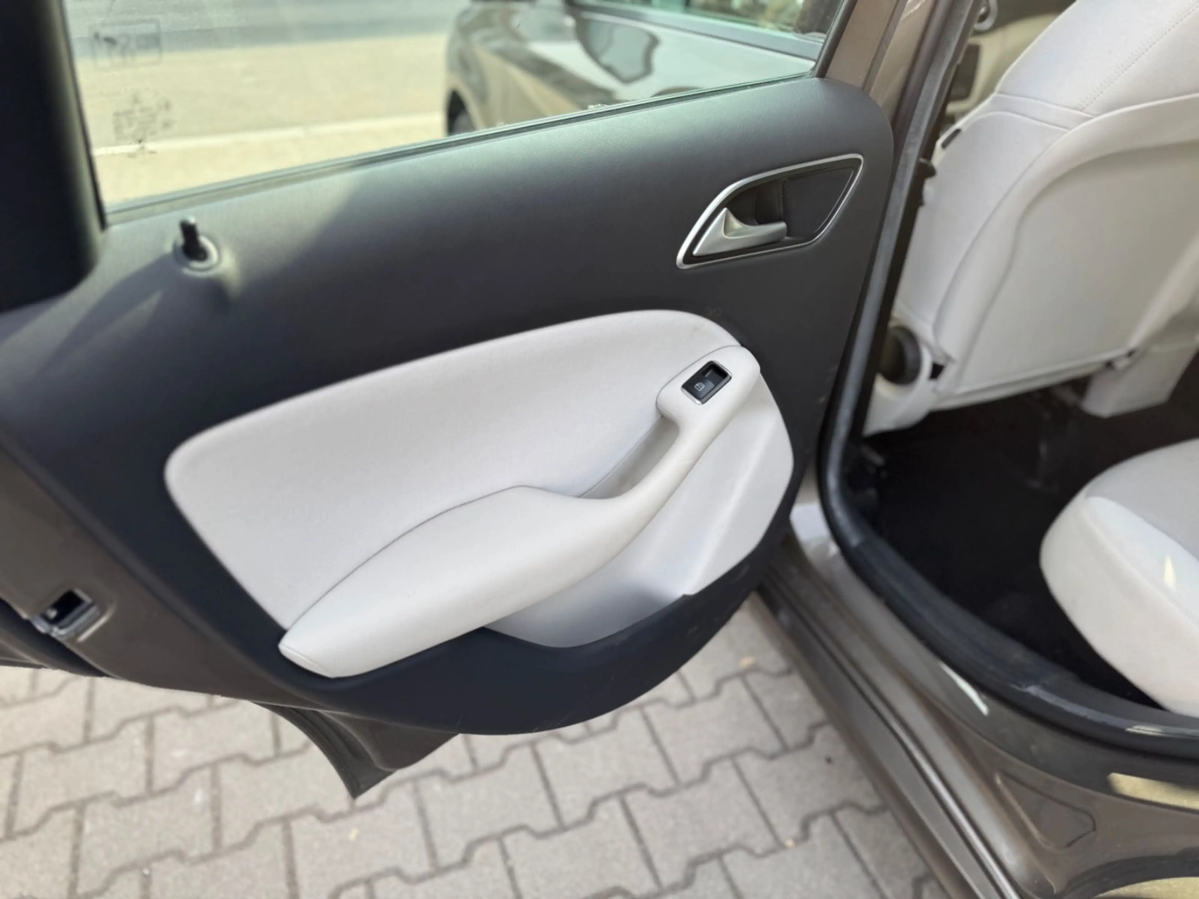 Mercedes-Benz B 220 CDI / d Aut. Xenon KAMERA NAVI 1.HAND — photo 10
