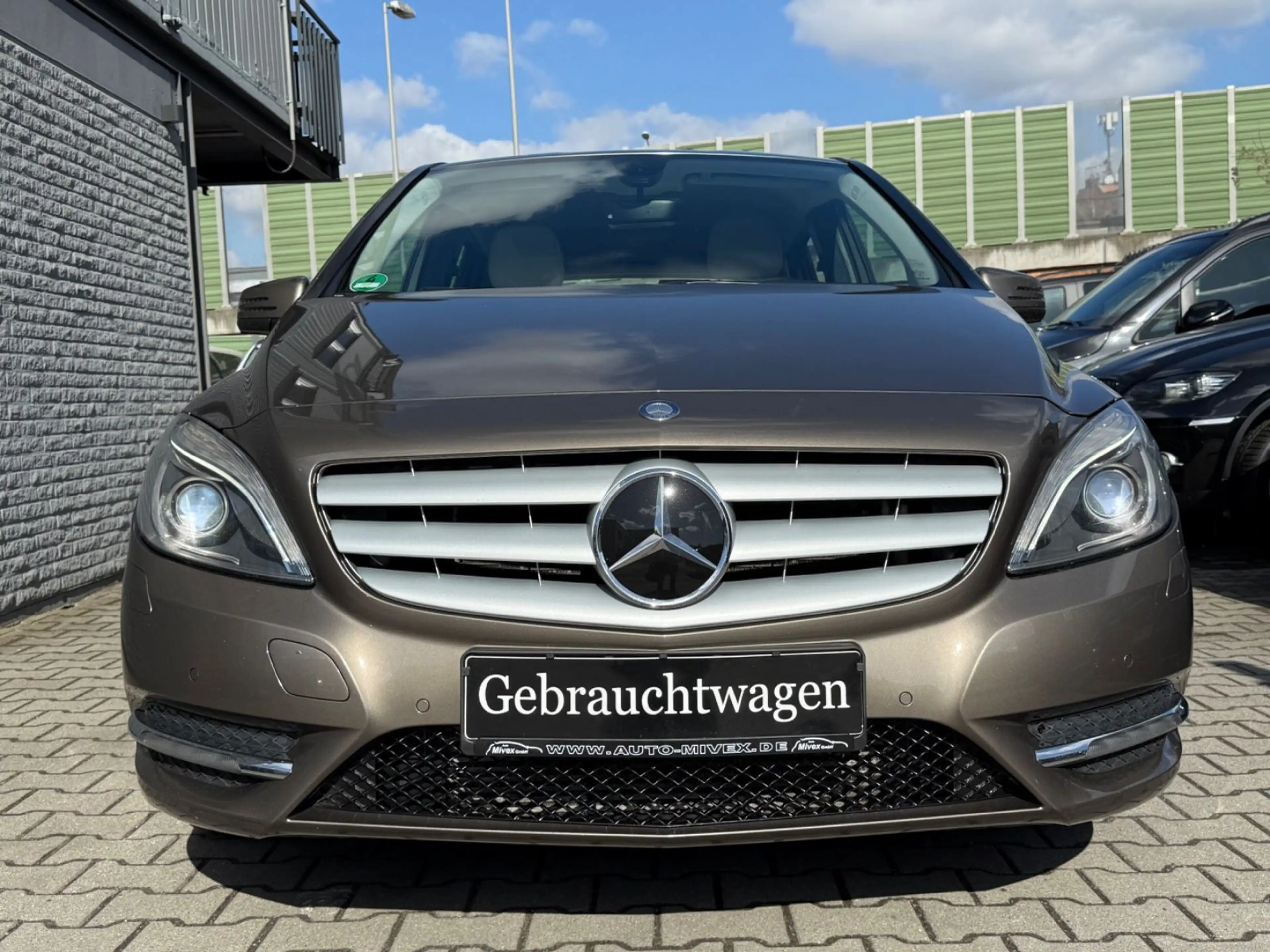Mercedes-Benz B 220 CDI / d Aut. Xenon KAMERA NAVI 1.HAND — photo 2