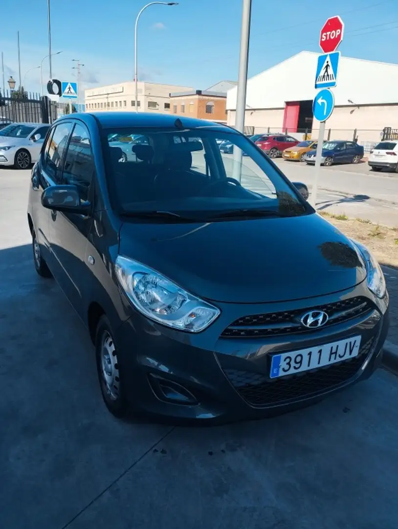 Hyundai i10 1.1 Classic Gris - 1