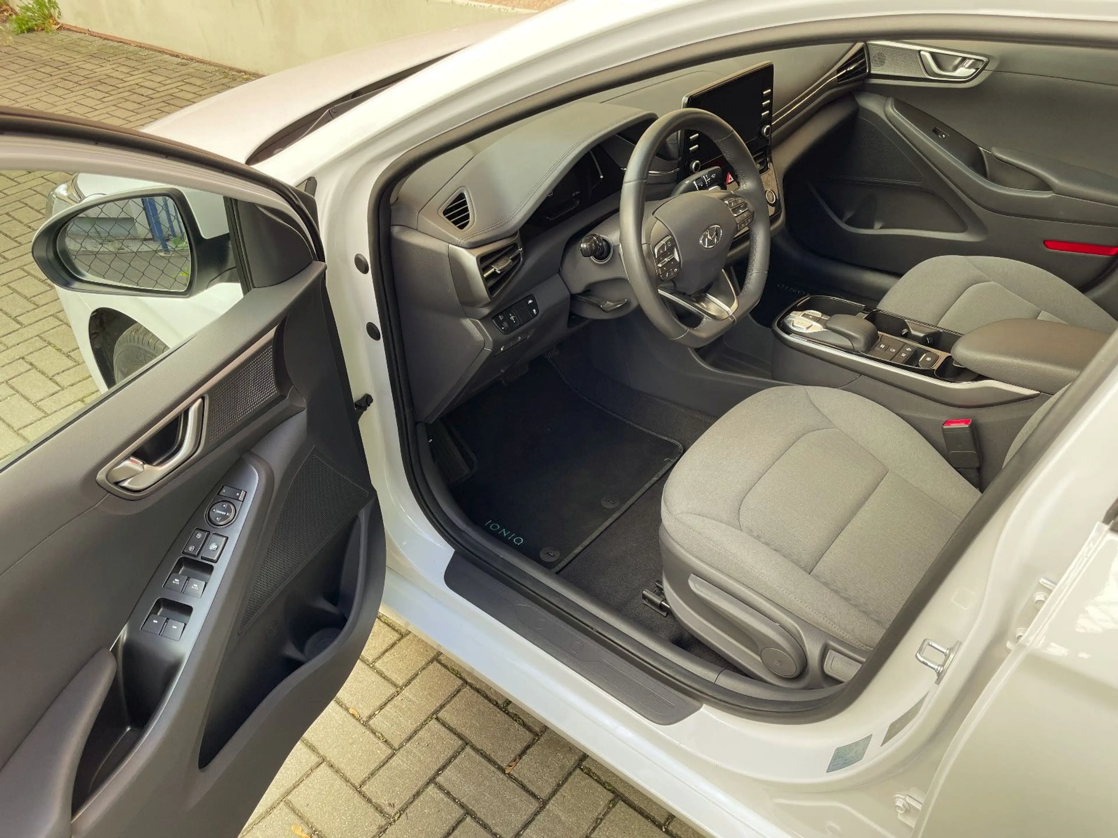 Hyundai IONIQ Trend Elektro aus 2. Besitz erst 20Tkm!!! — photo 9
