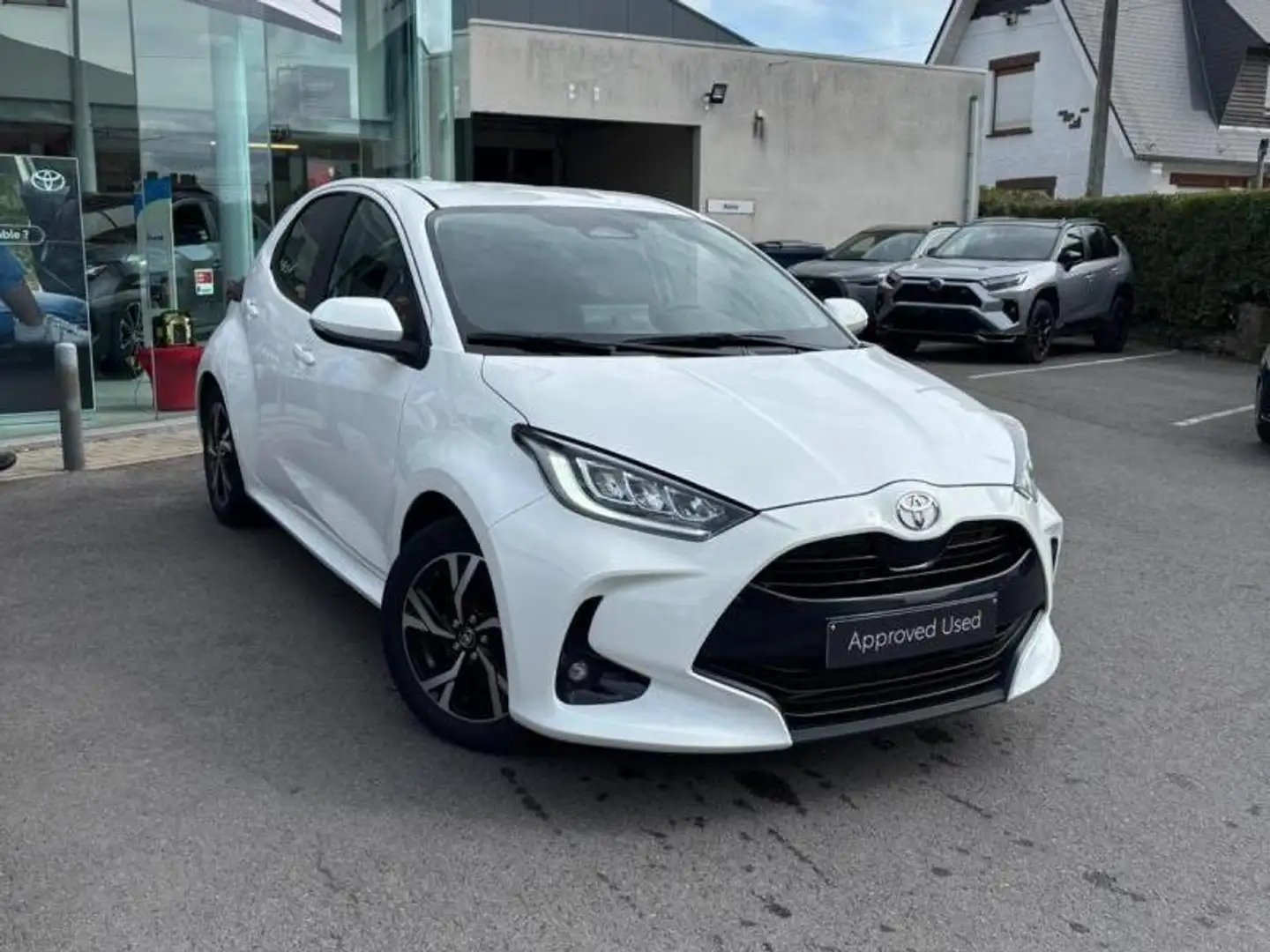 Toyota Yaris Iconic Blanc - 2