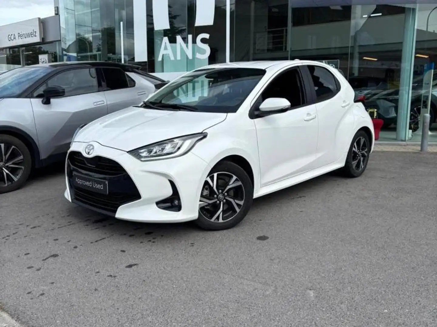 Toyota Yaris Iconic Blanc - 1
