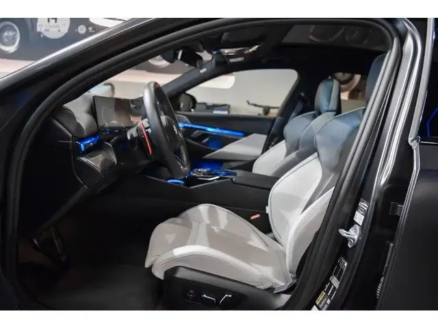 BMW M5 view 5