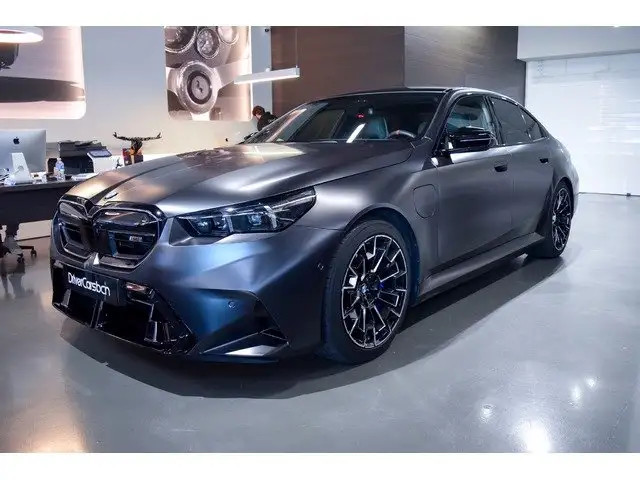 BMW M5 view 2