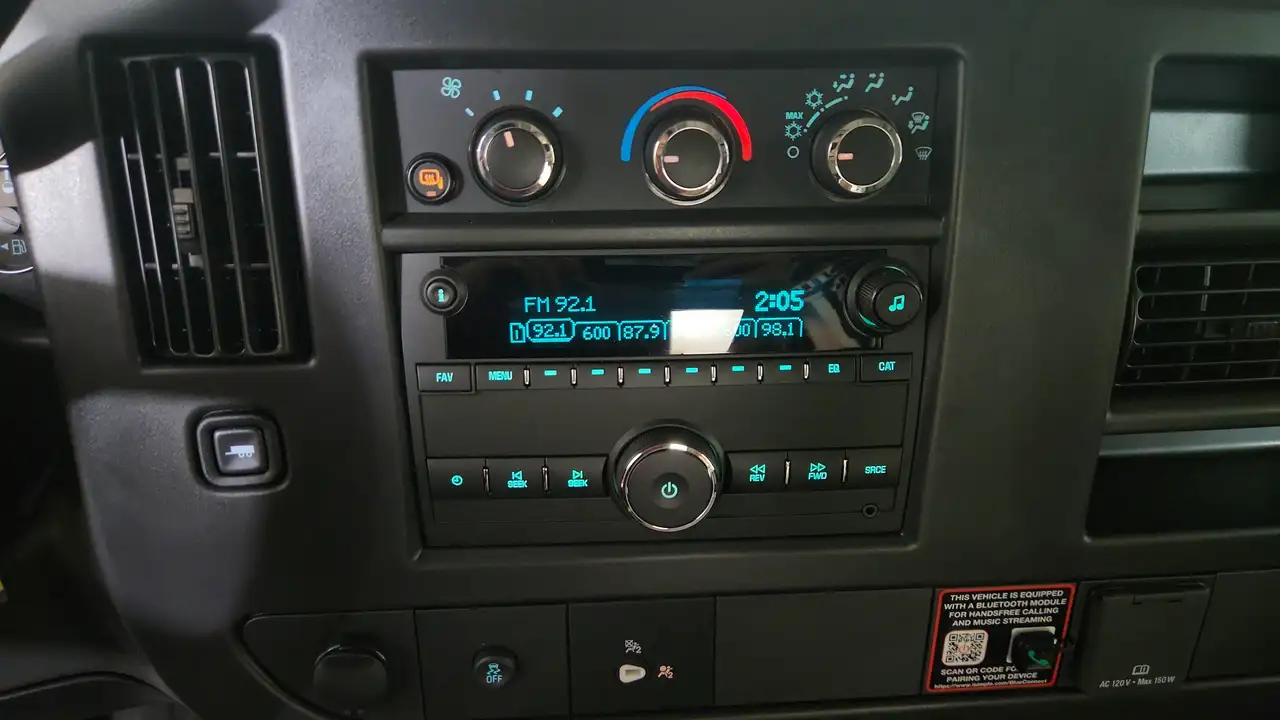 GMC Savana photo GMC Savana