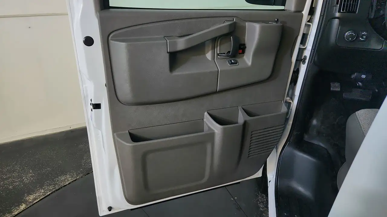 GMC Savana photo GMC Savana