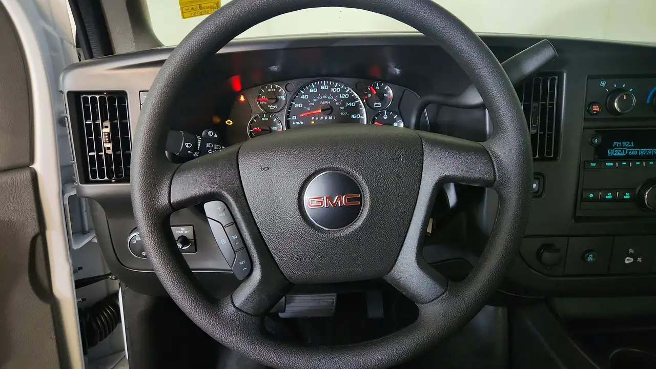 GMC Savana photo GMC Savana