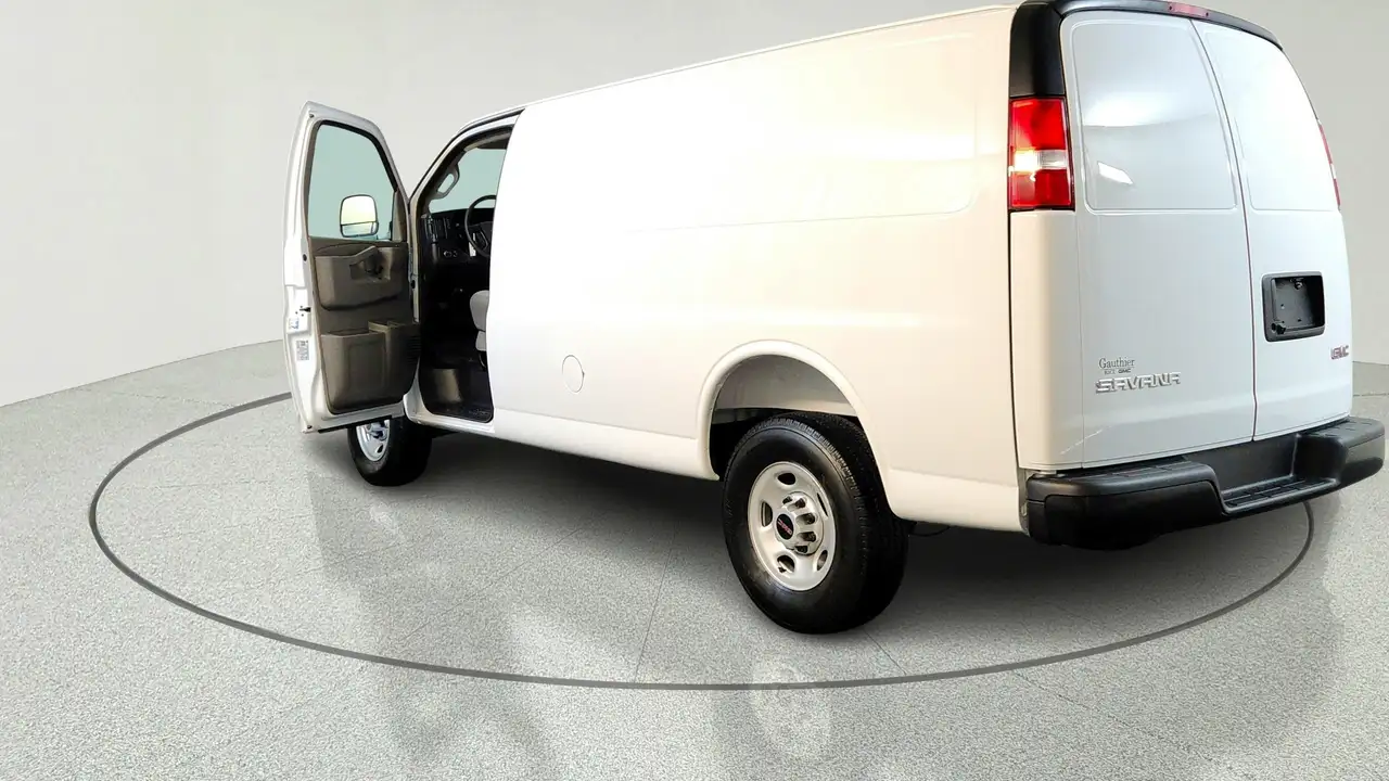 GMC Savana photo GMC Savana