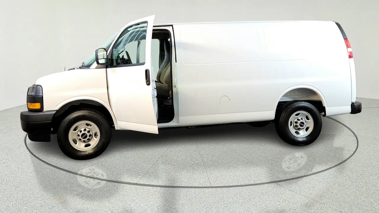 GMC Savana photo GMC Savana