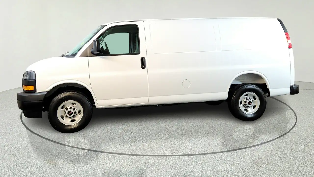 GMC Savana photo GMC Savana