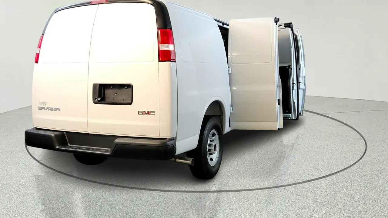 GMC Savana photo GMC Savana
