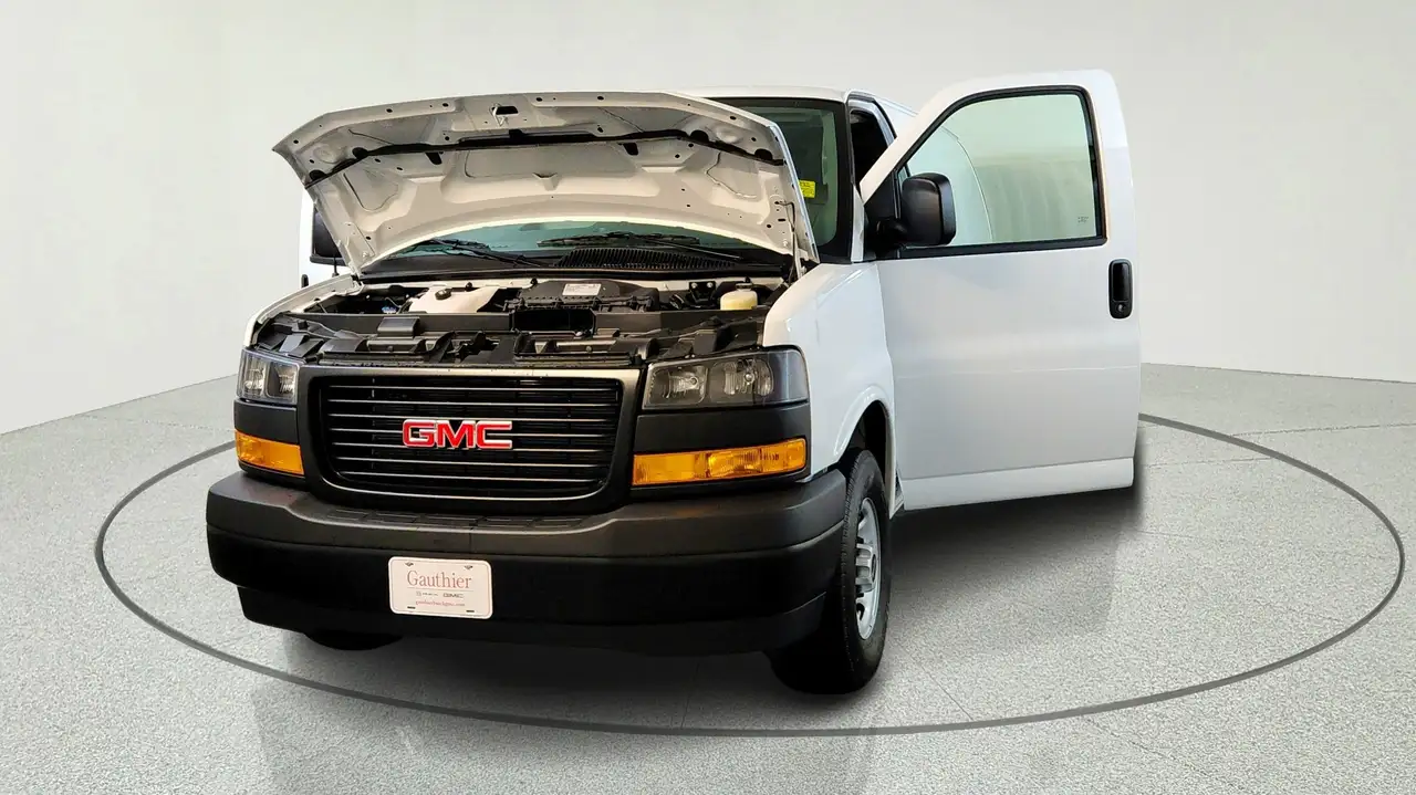 GMC Savana photo GMC Savana