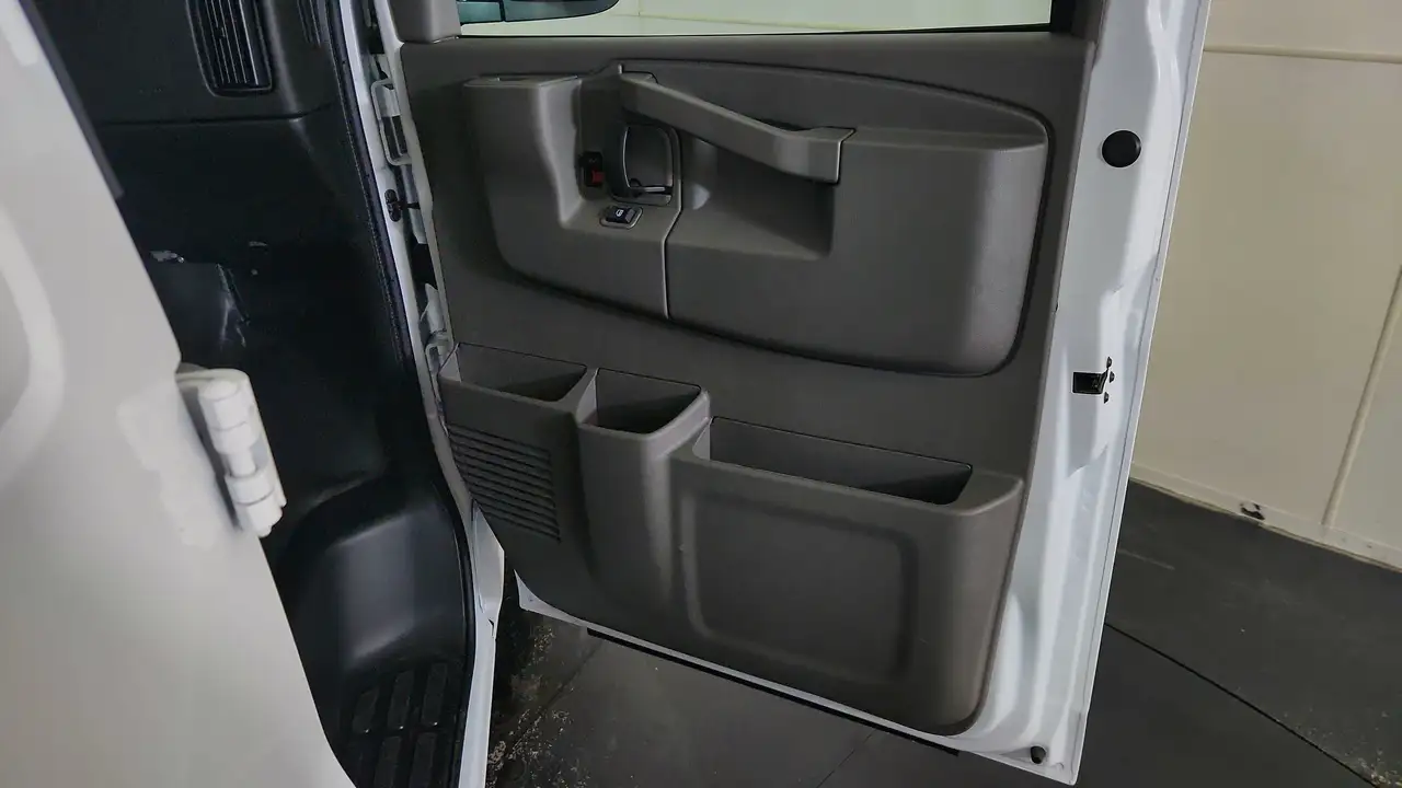 GMC Savana photo GMC Savana