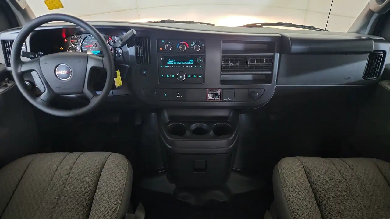 GMC Savana photo GMC Savana