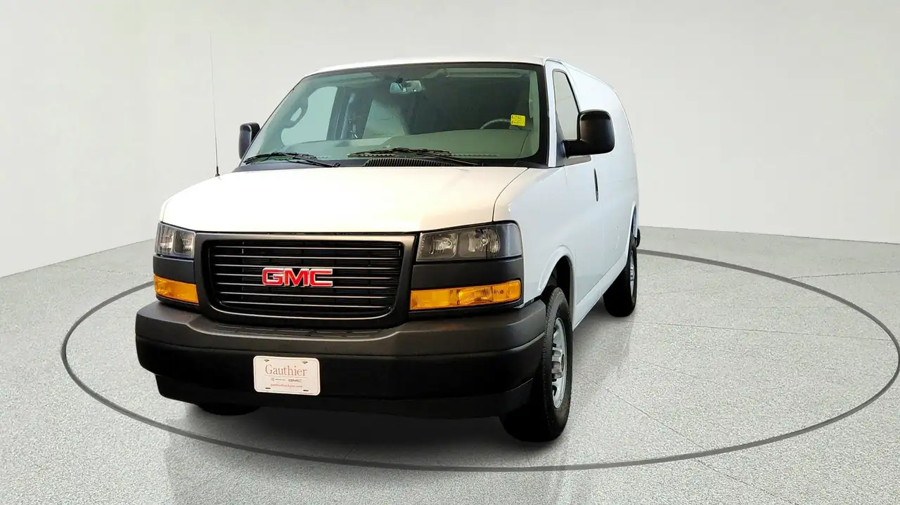 GMC Savana photo GMC Savana