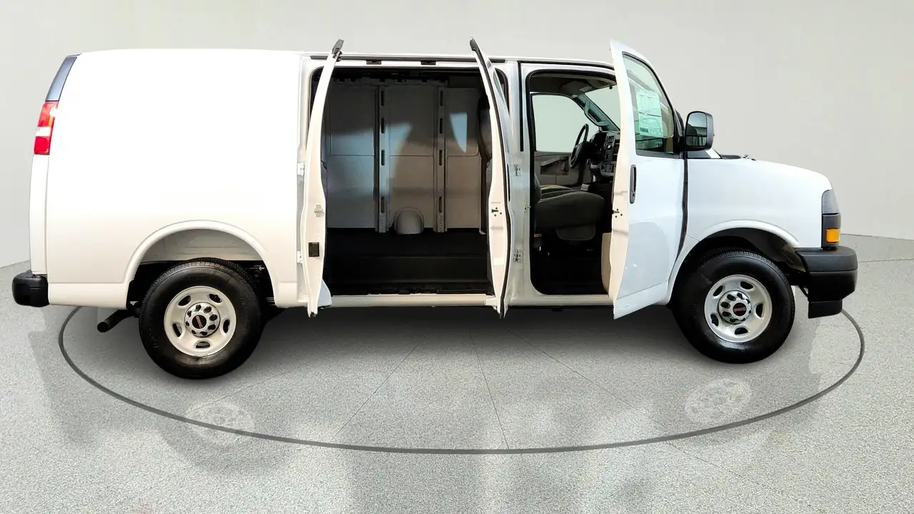 GMC Savana photo GMC Savana