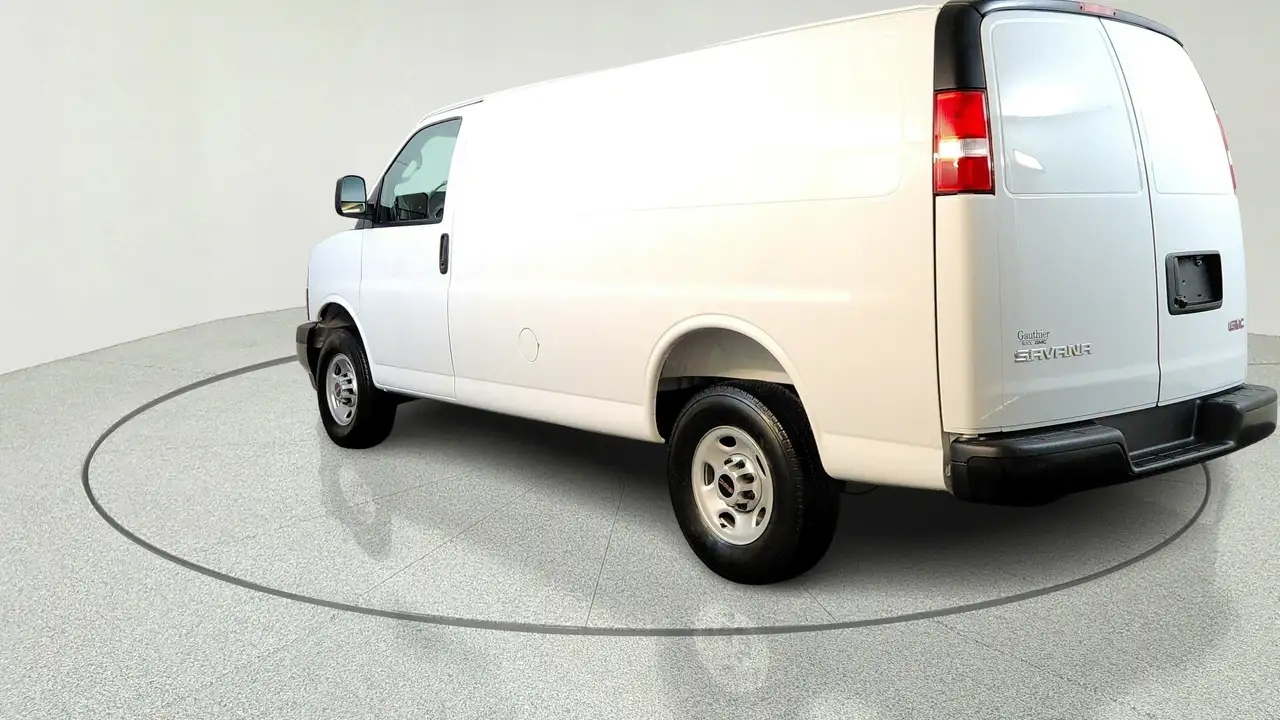 GMC Savana photo GMC Savana