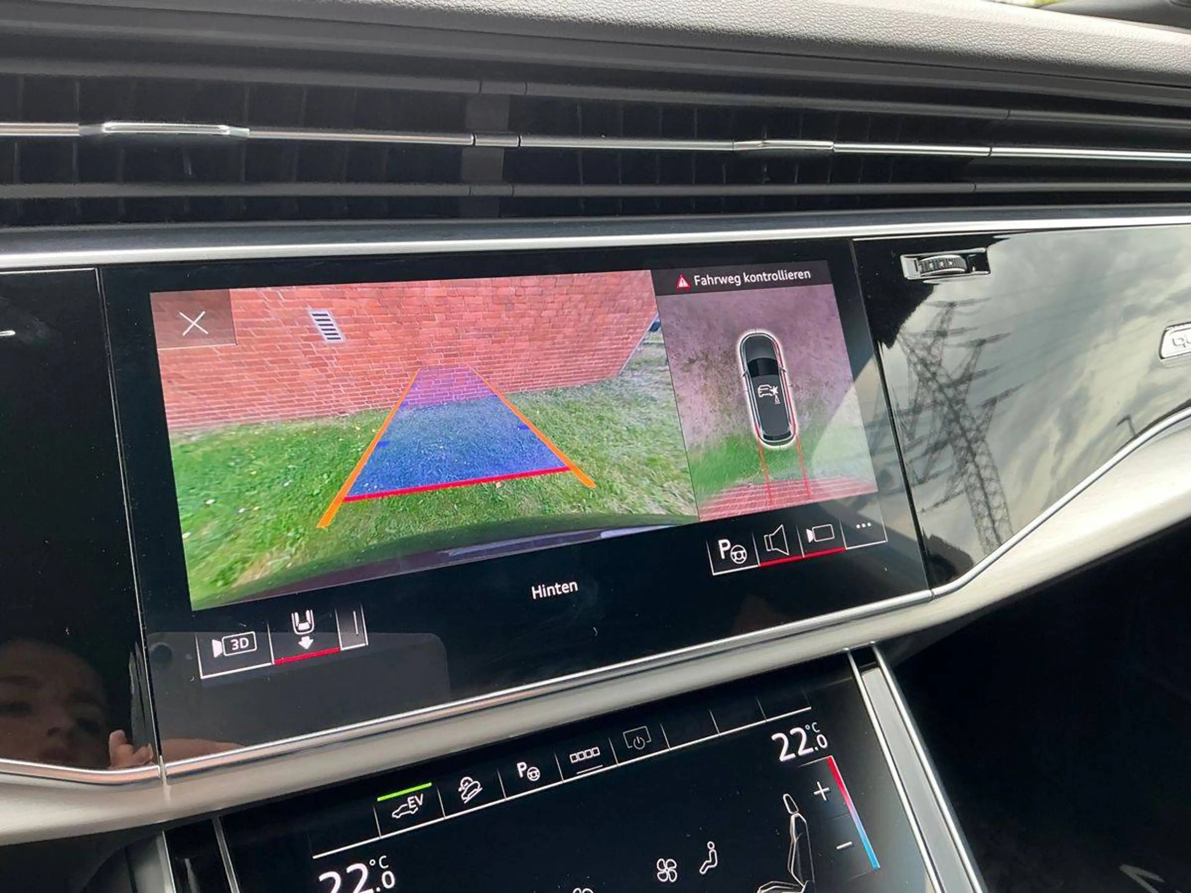 Audi Q7 60 TFSI e quattro S line — photo 2