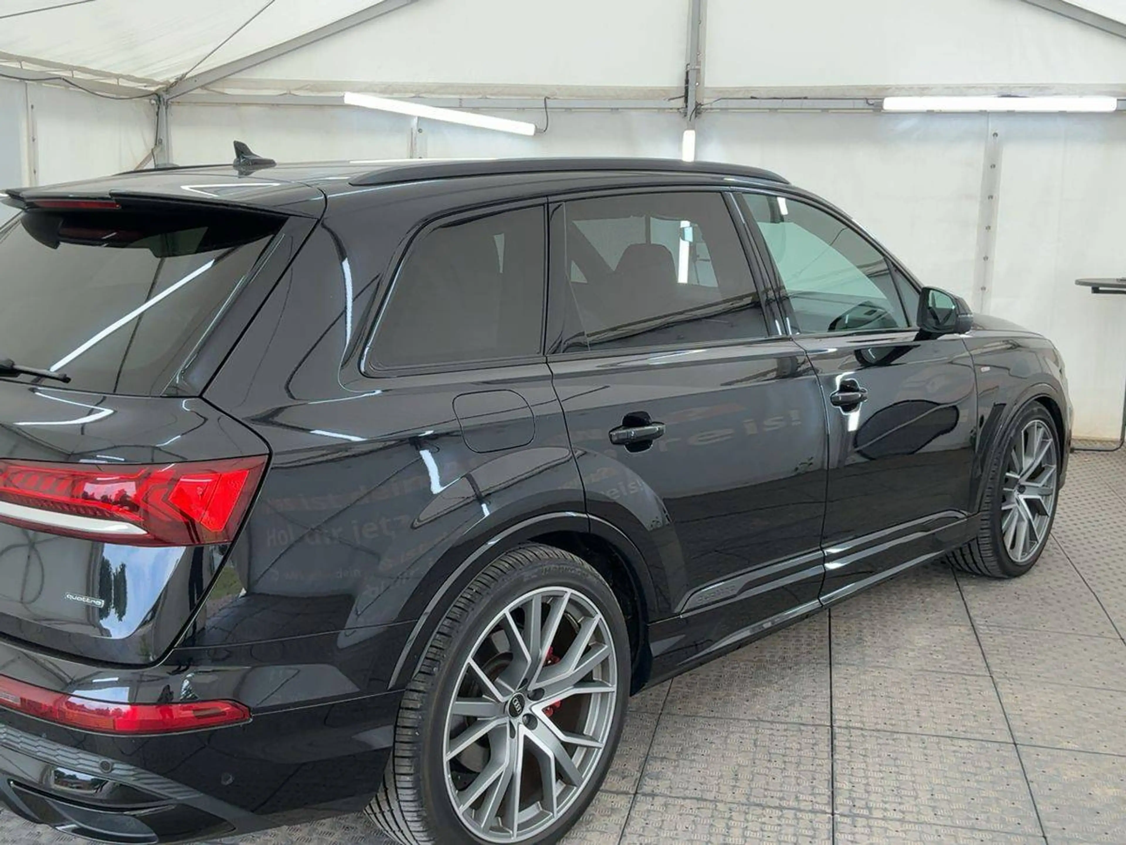 Audi Q7 60 TFSI e quattro S line — photo 3