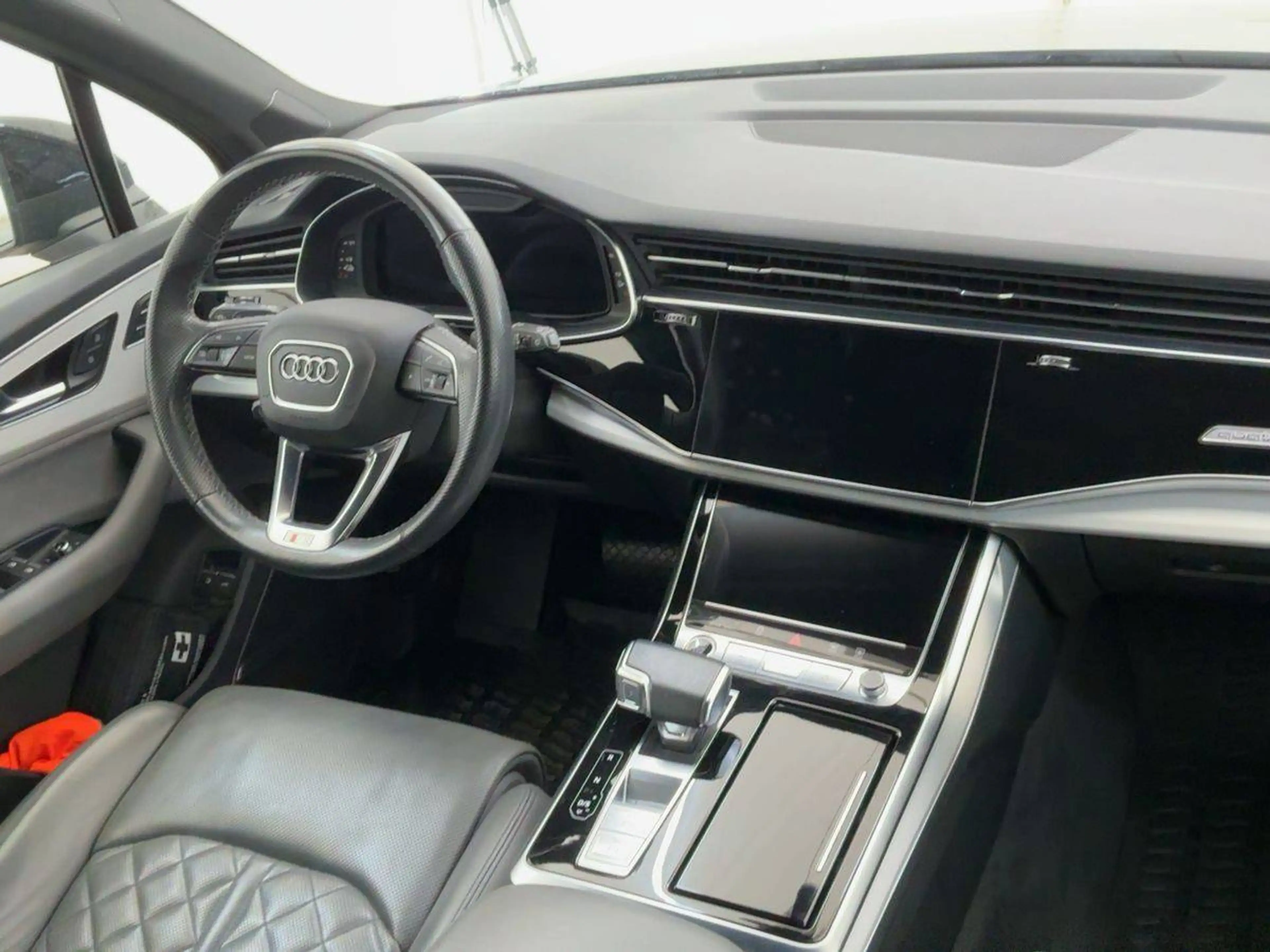 Audi Q7 60 TFSI e quattro S line — photo 8