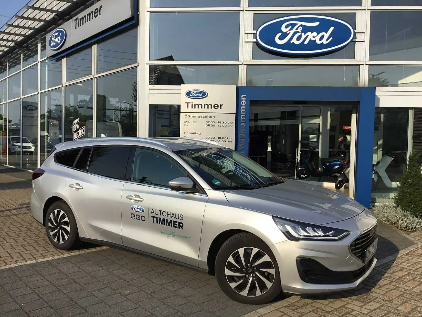 Ford Focus Turnier 1.0 EcoBoost Hybrid Aut. TITANIUM Silber - 1