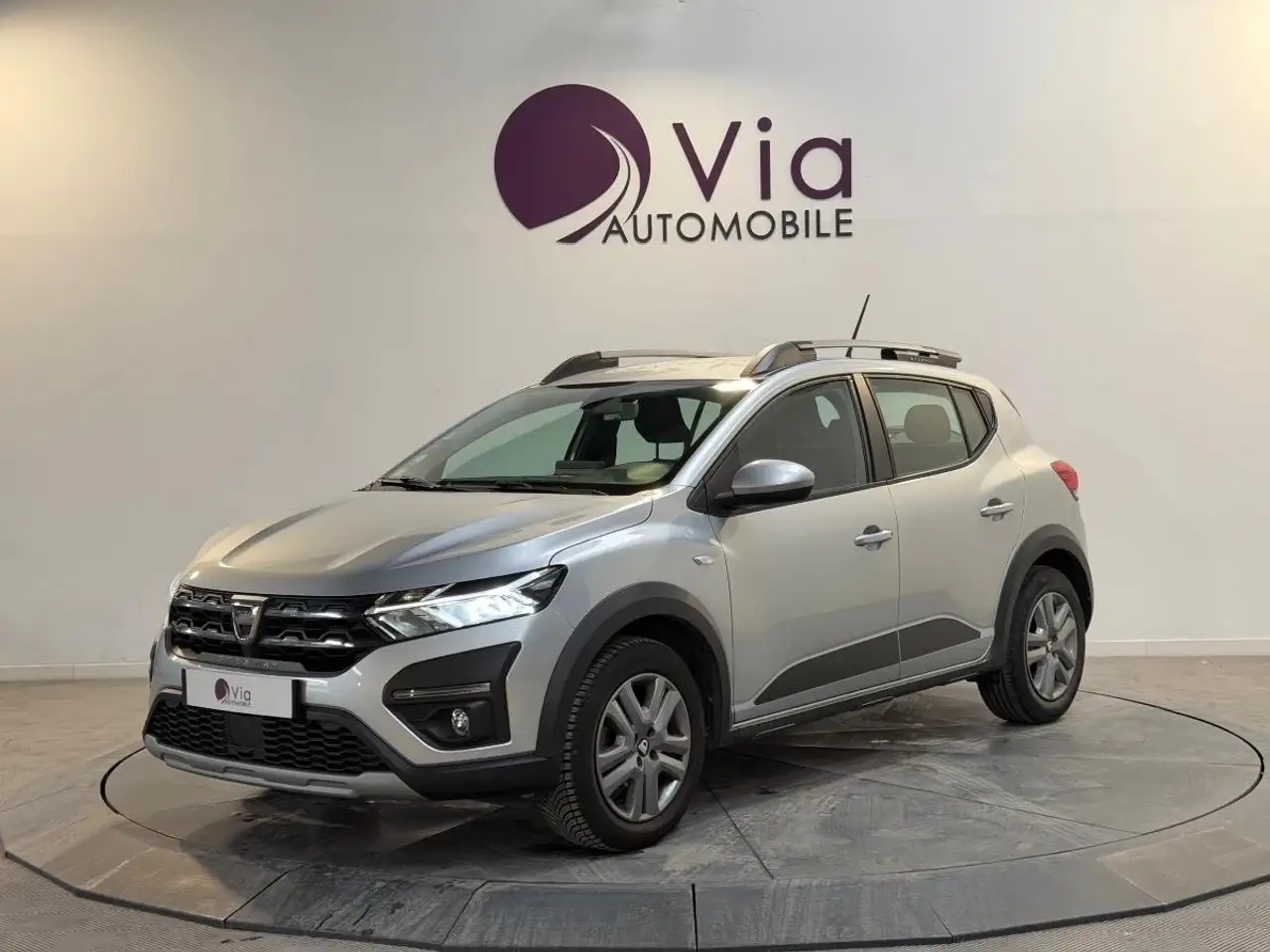 Dacia Sandero STEPWAY CONFORT 1.0 TCE 90ch - Suivi complet RENAULT / Apple CarPlay — photo 1 of 24