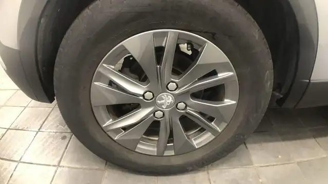 Peugeot 2008 view 18