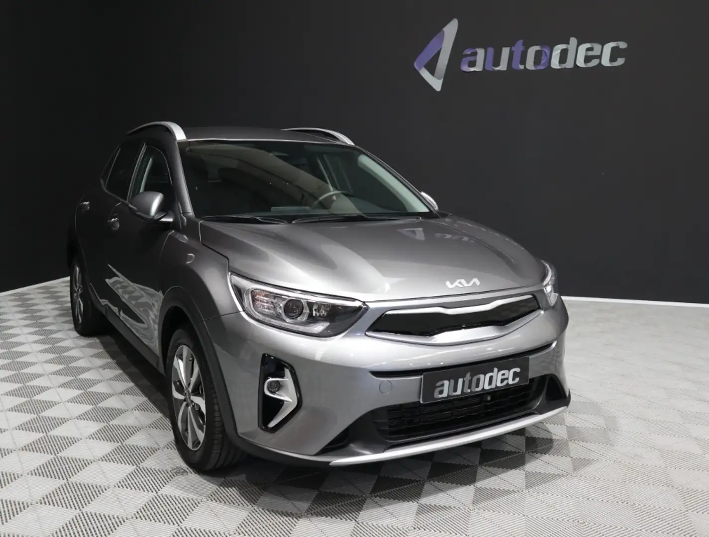 Kia Stonic 1.0 T-GDi MHEV Business 100 Gris - 2