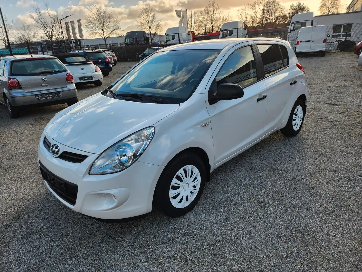 Hyundai i20 1.4 Automatik Weiß - 2