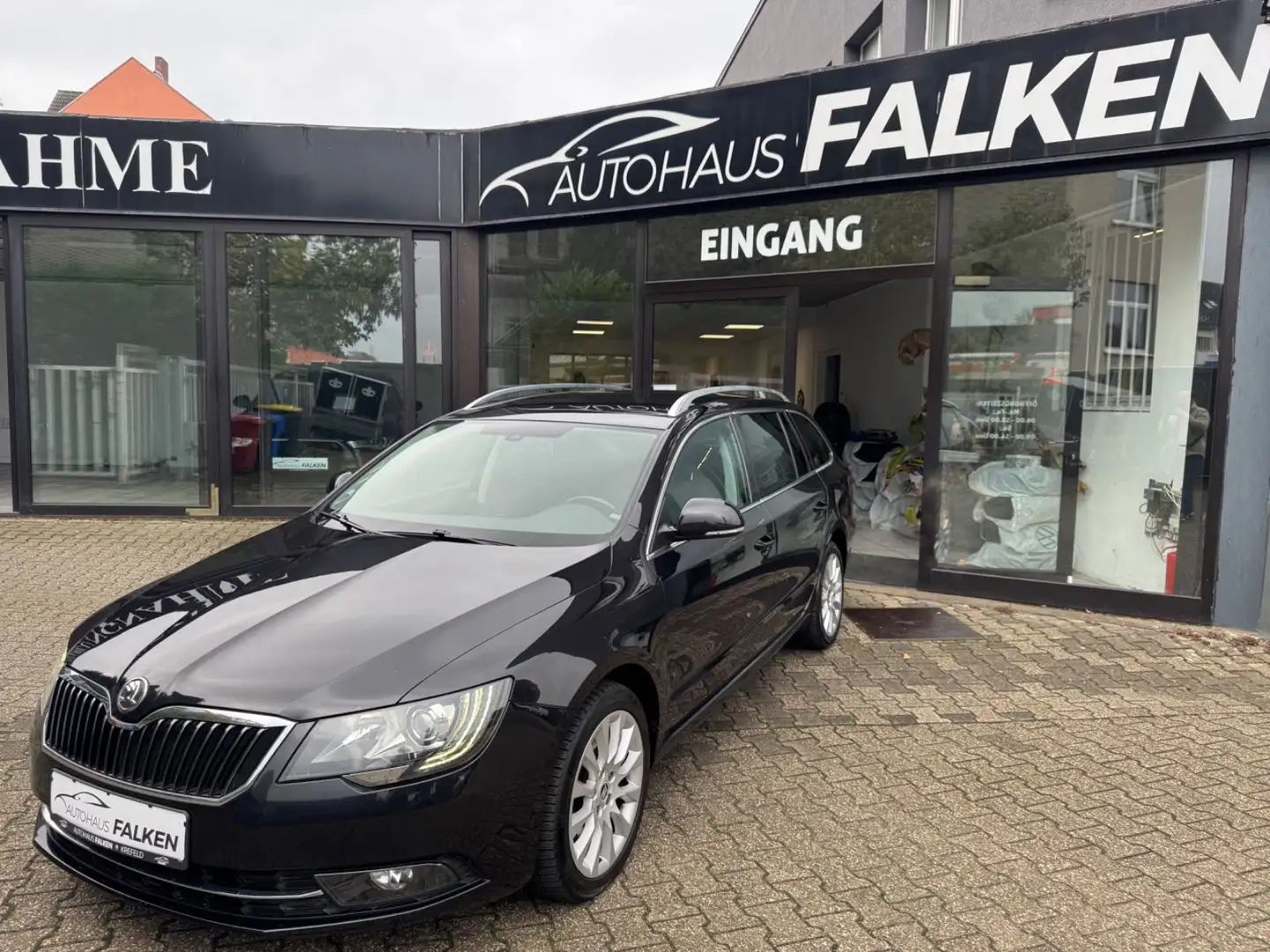 Skoda Superb Combi Exclusive DSG Memory LED Navi SHZ Noir - 1