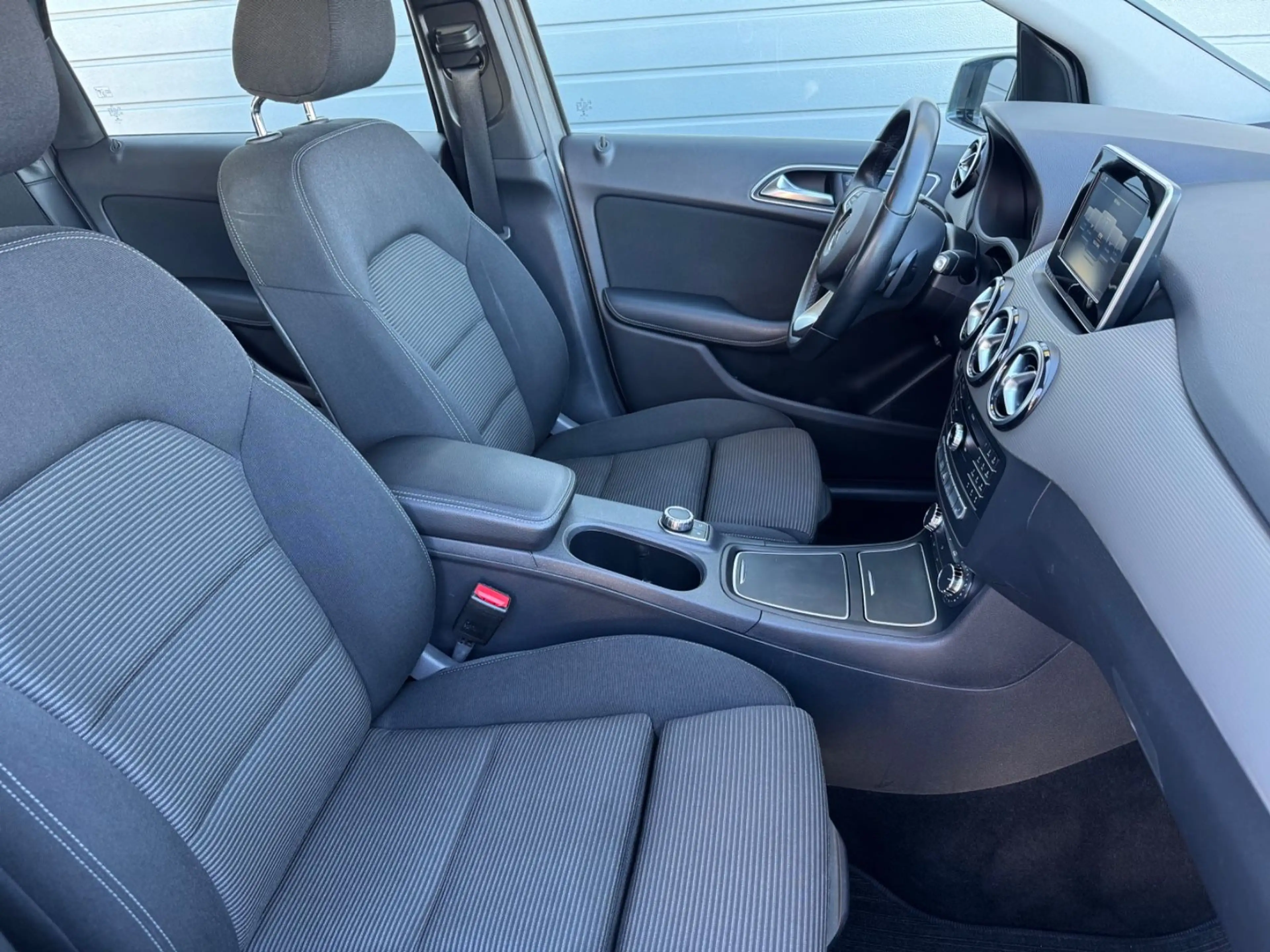 Mercedes-Benz B 220 B220d Style 1.Hand/SHZ/MFL/KAMERA/Garantie — photo 10