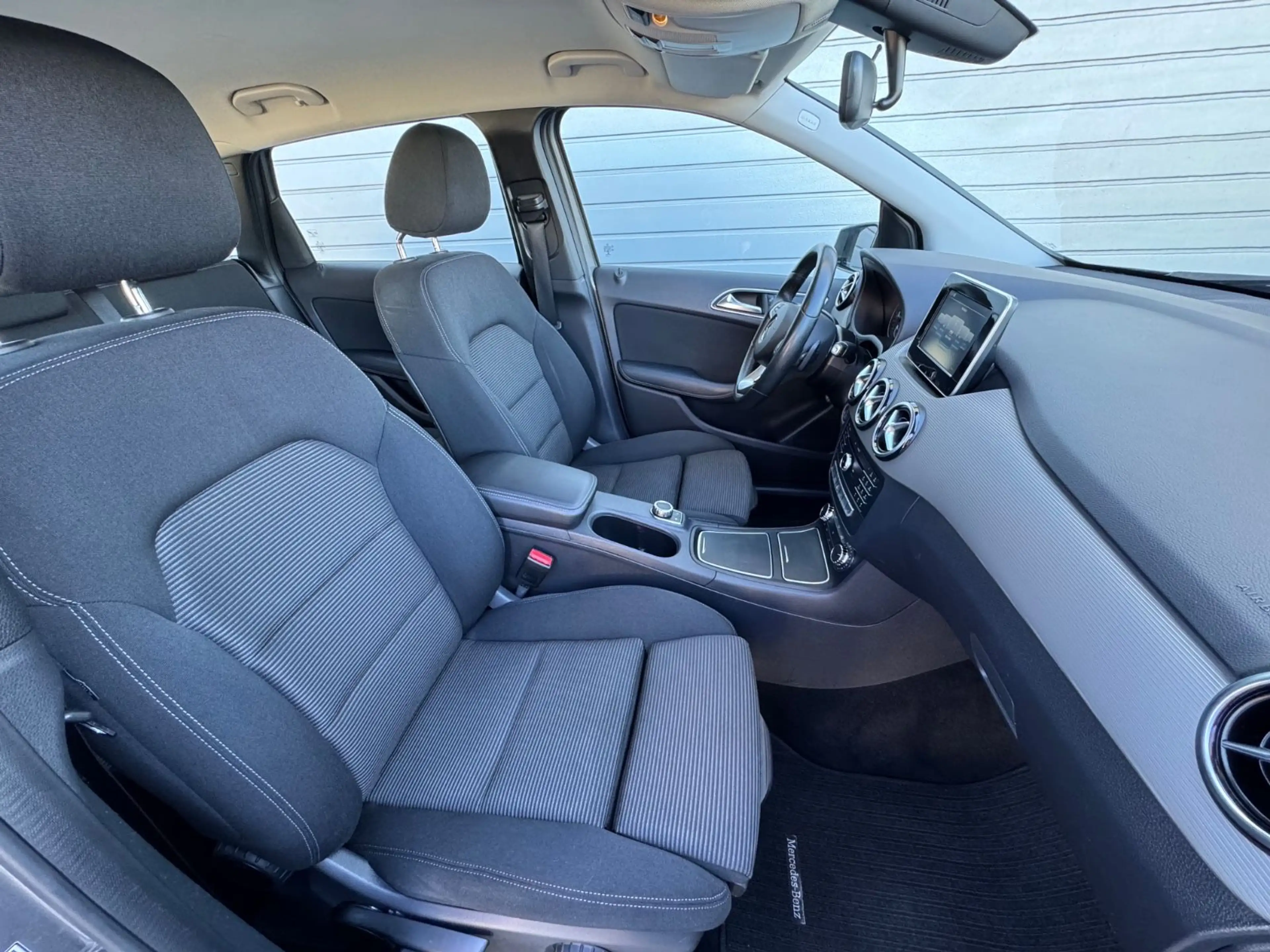 Mercedes-Benz B 220 B220d Style 1.Hand/SHZ/MFL/KAMERA/Garantie — photo 9