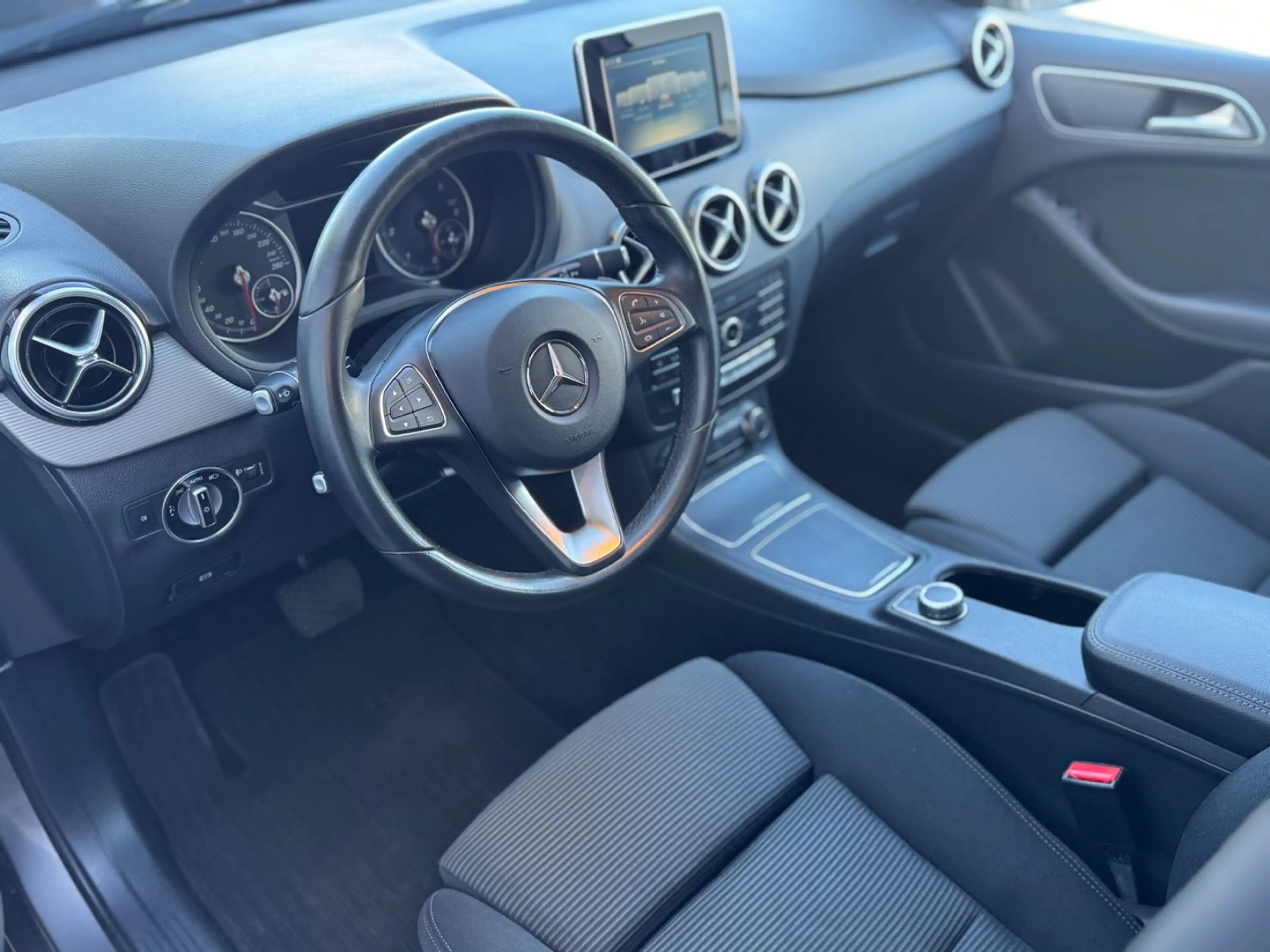 Mercedes-Benz B 220 B220d Style 1.Hand/SHZ/MFL/KAMERA/Garantie — photo 15