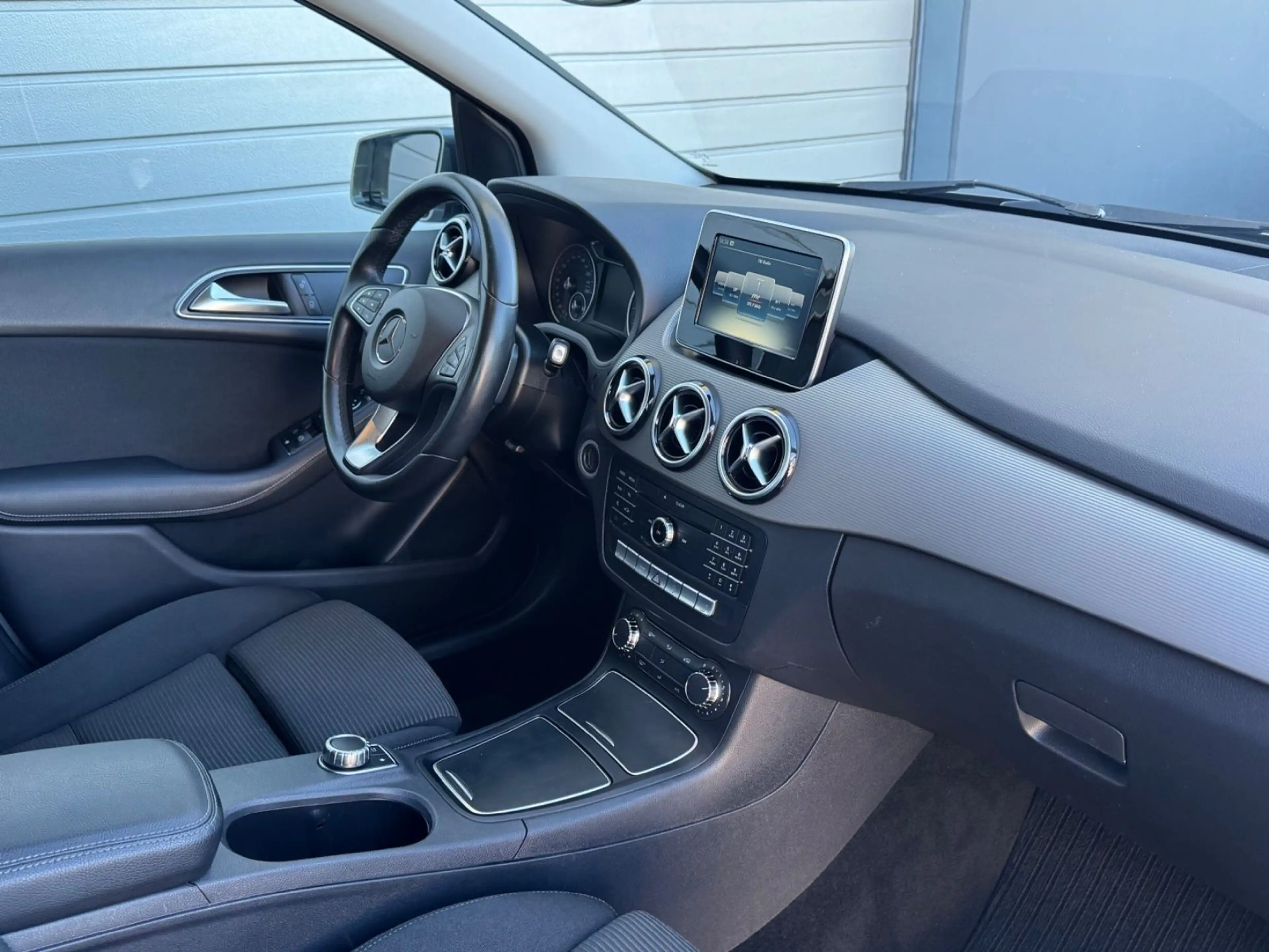 Mercedes-Benz B 220 B220d Style 1.Hand/SHZ/MFL/KAMERA/Garantie — photo 11
