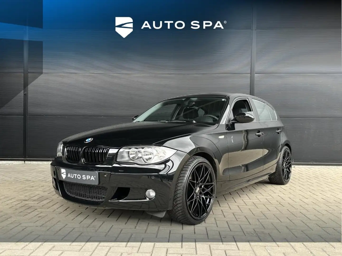 BMW 118 1 Serie 118i LCI AUTOMAAT 5-Deurs YOUNGTIMER M-SPO Černá - 1