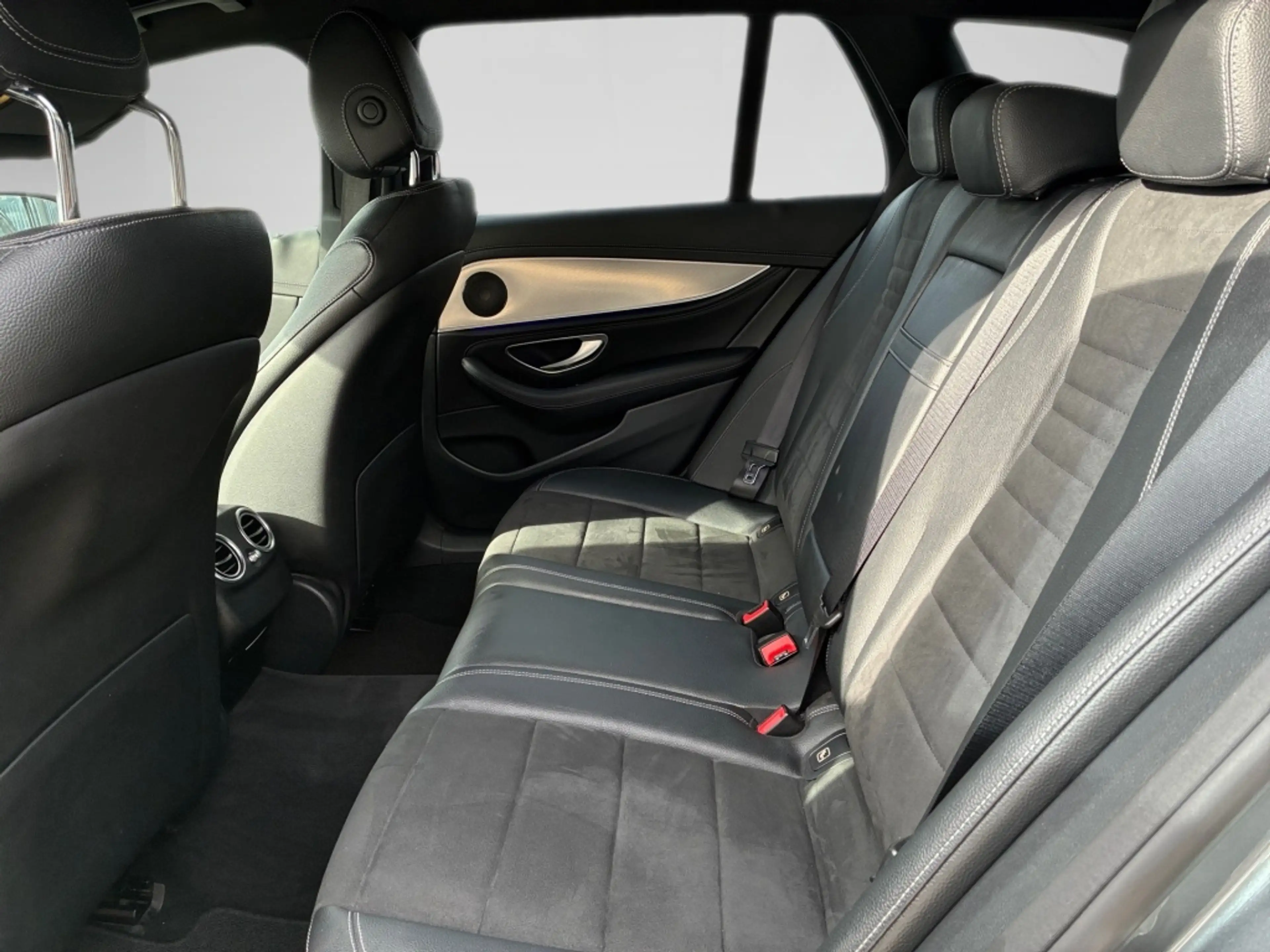Mercedes-Benz E 200 T AMG COMAND AHK KAMERA MULTIBEAM LED SHZ — photo 9