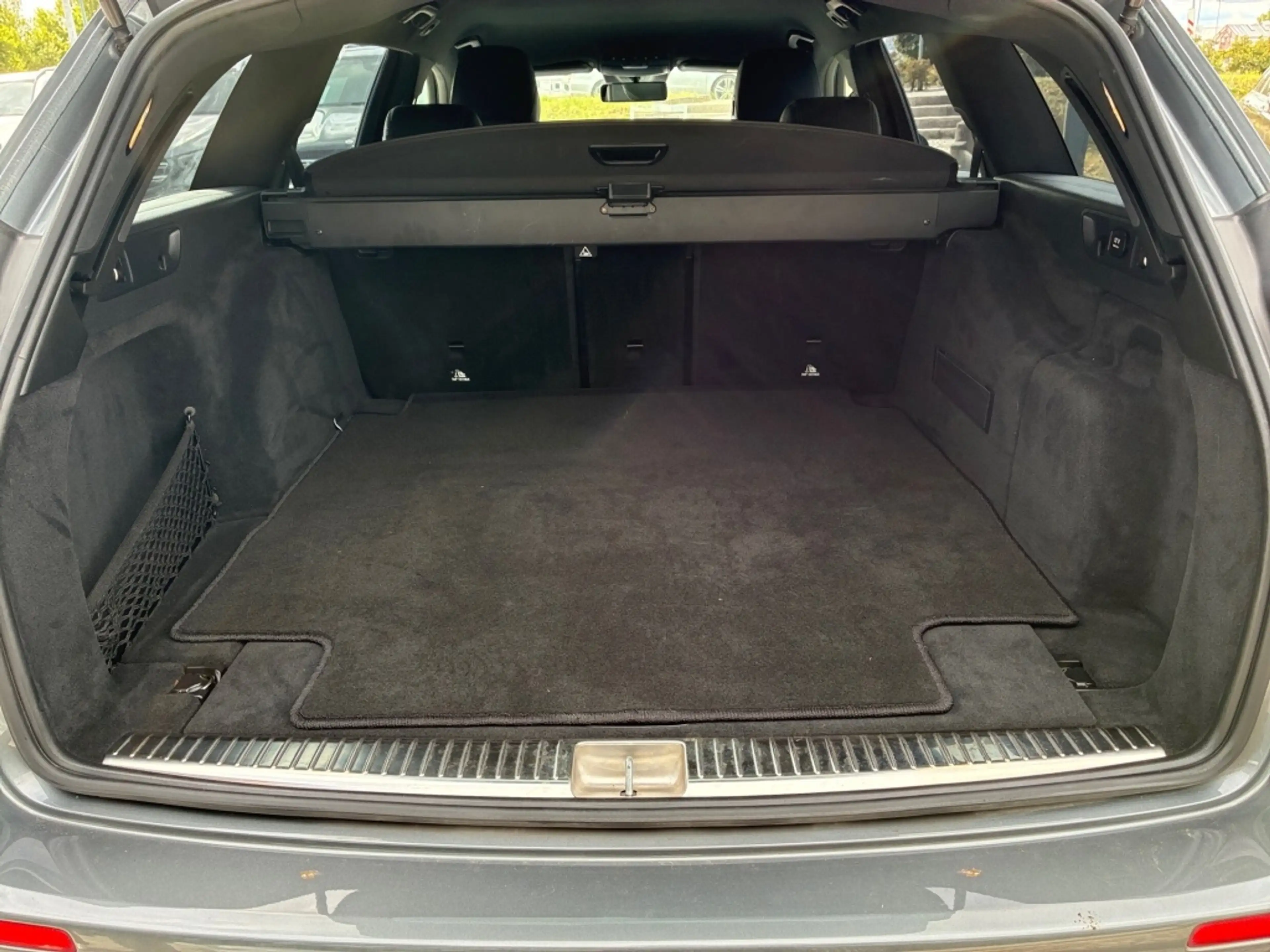 Mercedes-Benz E 200 T AMG COMAND AHK KAMERA MULTIBEAM LED SHZ — photo 13