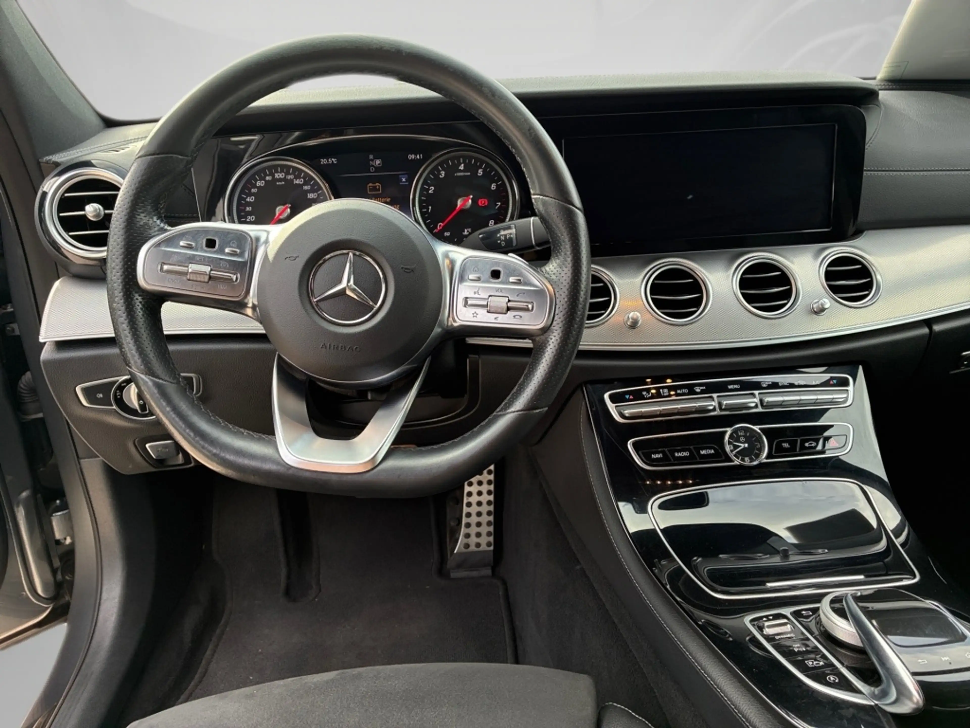 Mercedes-Benz E 200 T AMG COMAND AHK KAMERA MULTIBEAM LED SHZ — photo 10